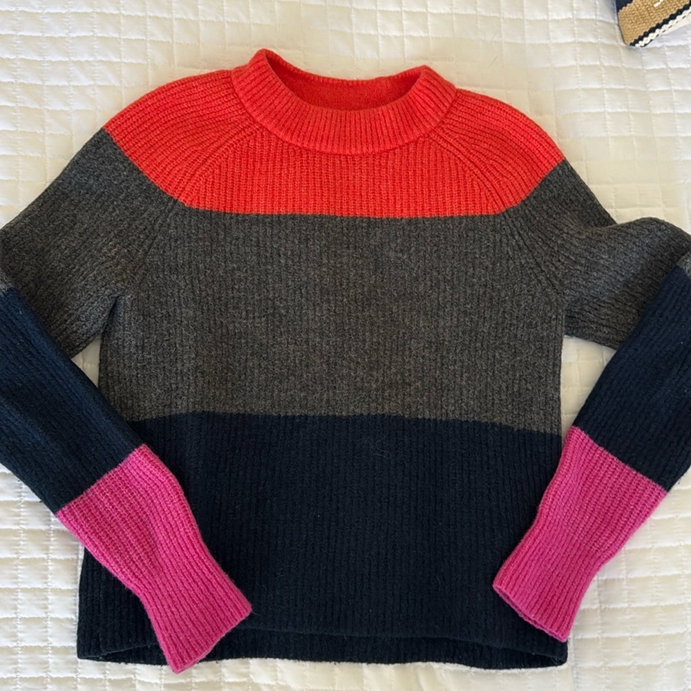 Banana Republic sweater. Size S